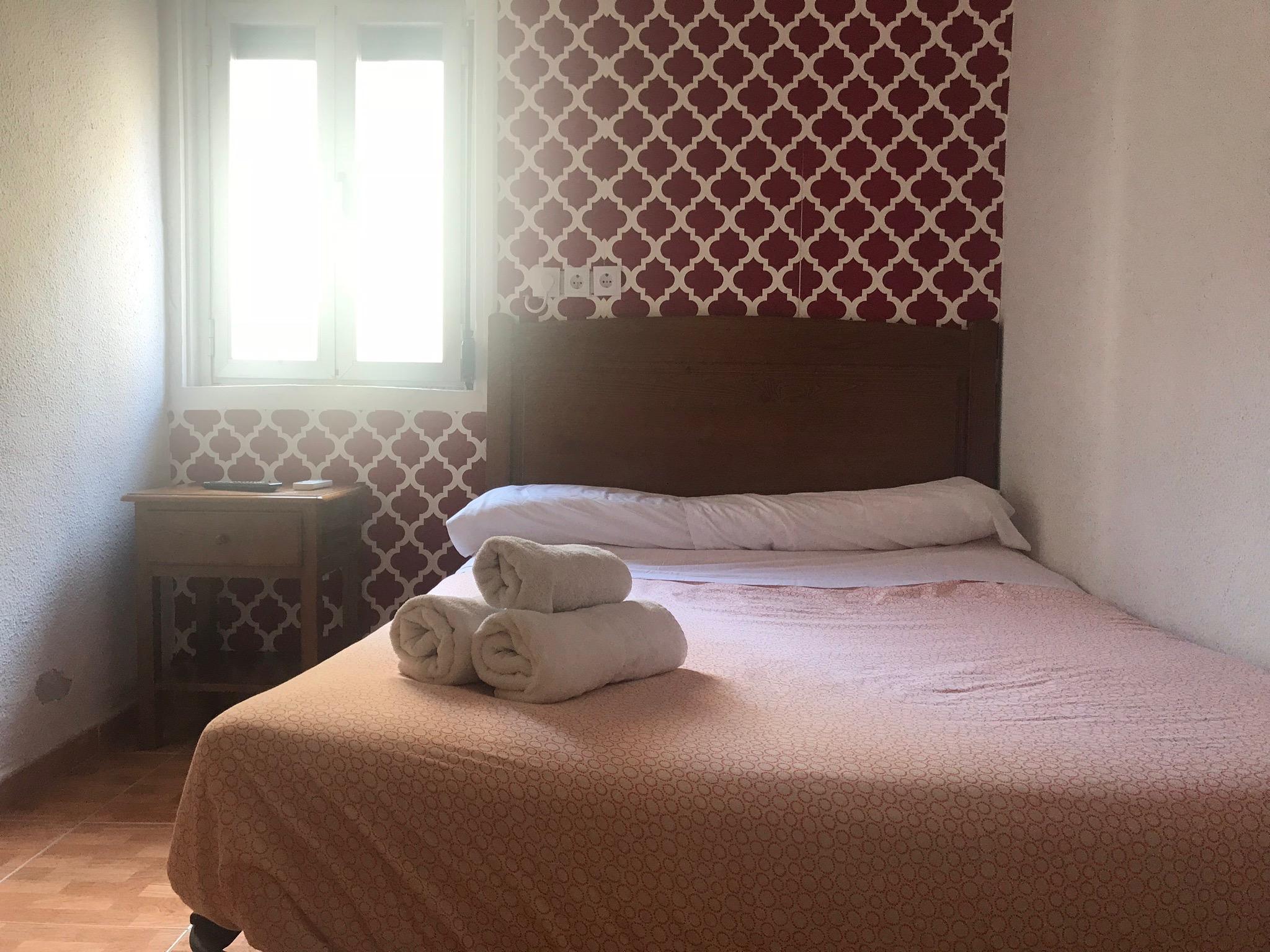 Hostal Los Perales Madrid Eksteriør billede A guest room at the hotel