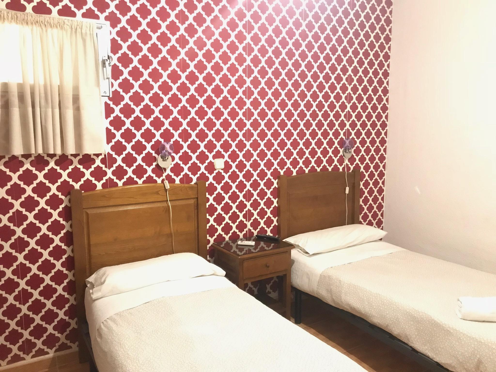 Hostal Los Perales Madrid Eksteriør billede A room at the hotel