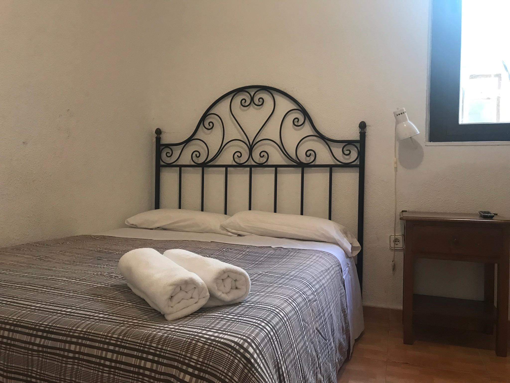 Hostal Los Perales Madrid Eksteriør billede A guest room at the hotel