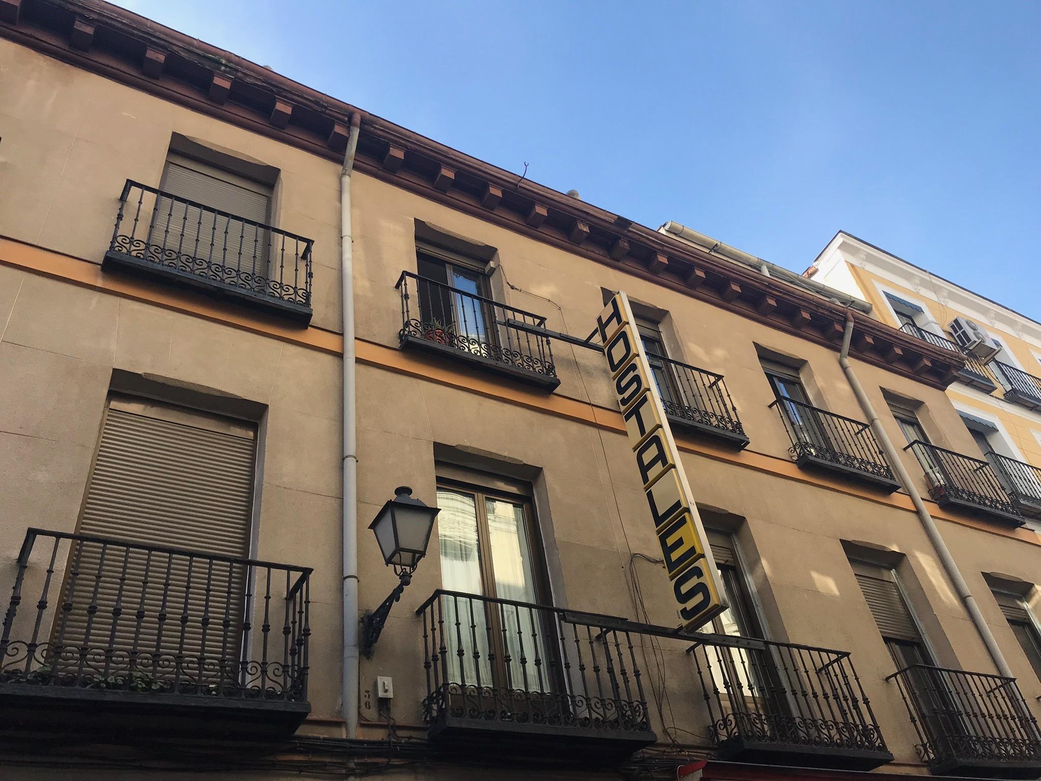 Hostal Los Perales Madrid Eksteriør billede Headquarters of the party in Madrid